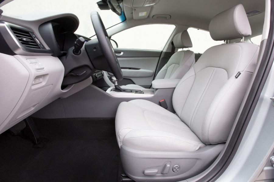 Интерьер Kia Optima Plug-In Hybrid (JF) 2016 года  (WW) (фото 40 из 41)